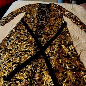 Beautiful Windsor piece that can be worn as a dress or jacket. Only worn once.